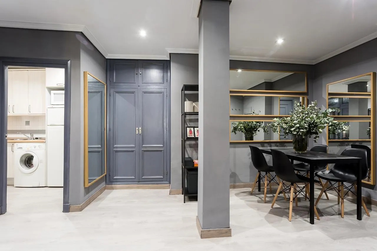Holi-Rent Gran Poder Seville 0*,