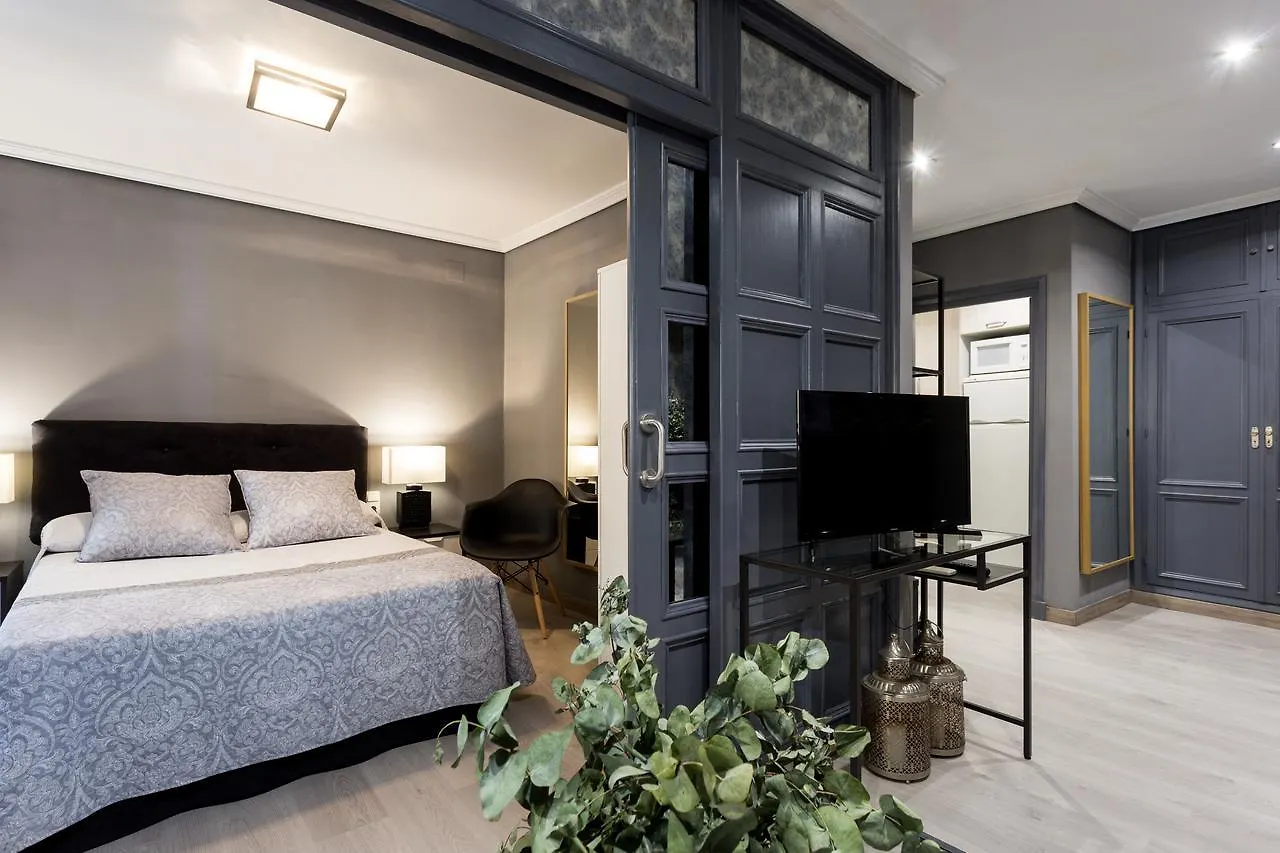 Holi-Rent Gran Poder Seville Apartment