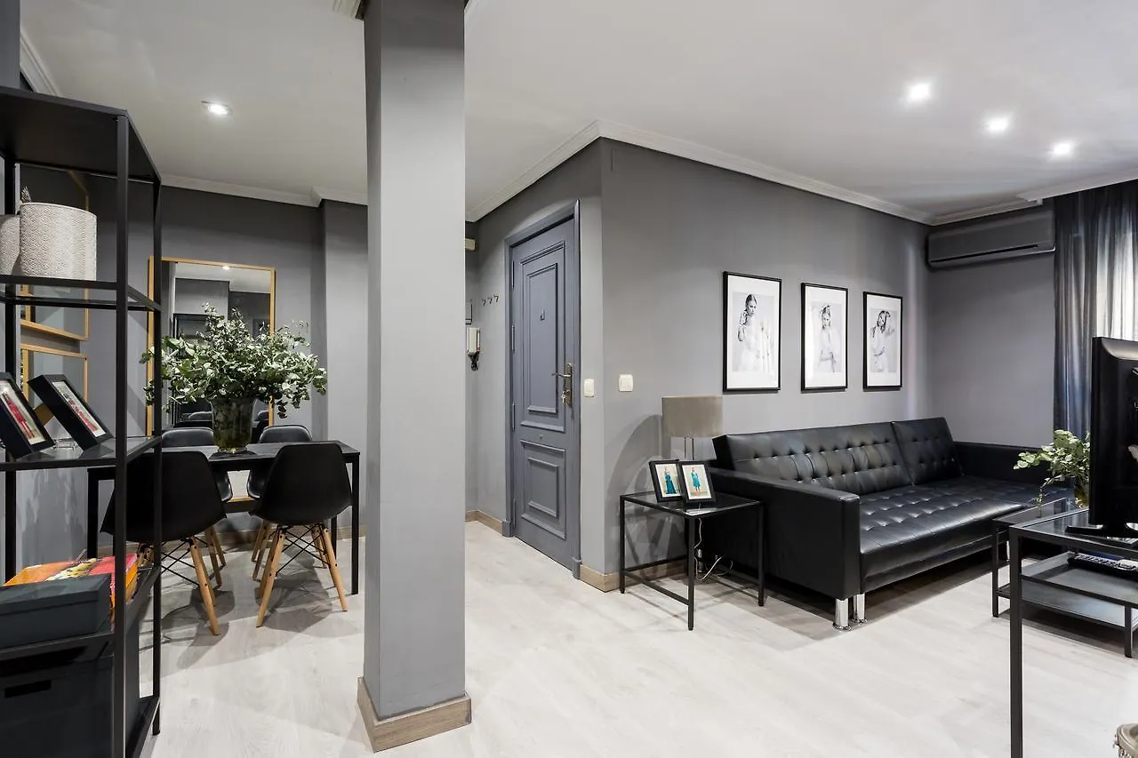 Holi-Rent Gran Poder Seville 0*,