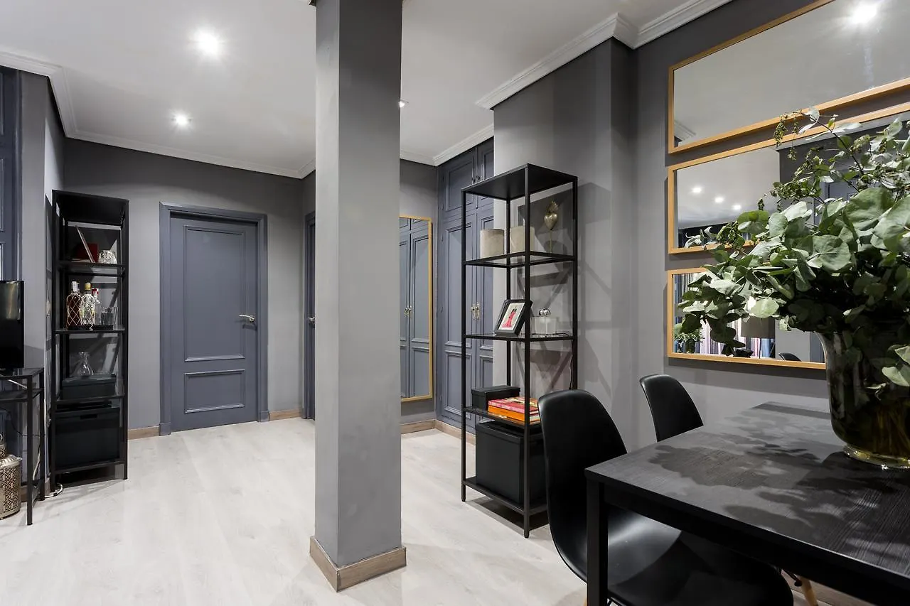 Holi-Rent Gran Poder Seville Apartment